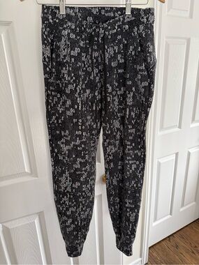 Lululemon Ready to Rulu Jogger Pants - size 6